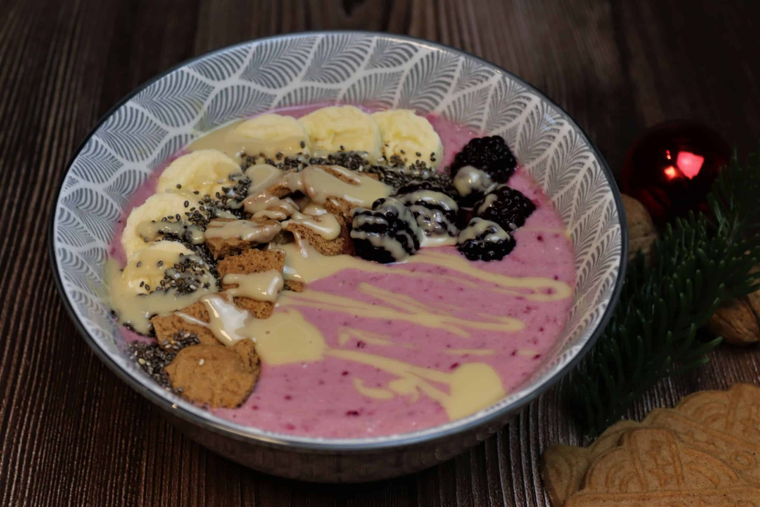 Weihnachtliche Smoothie-Bowl