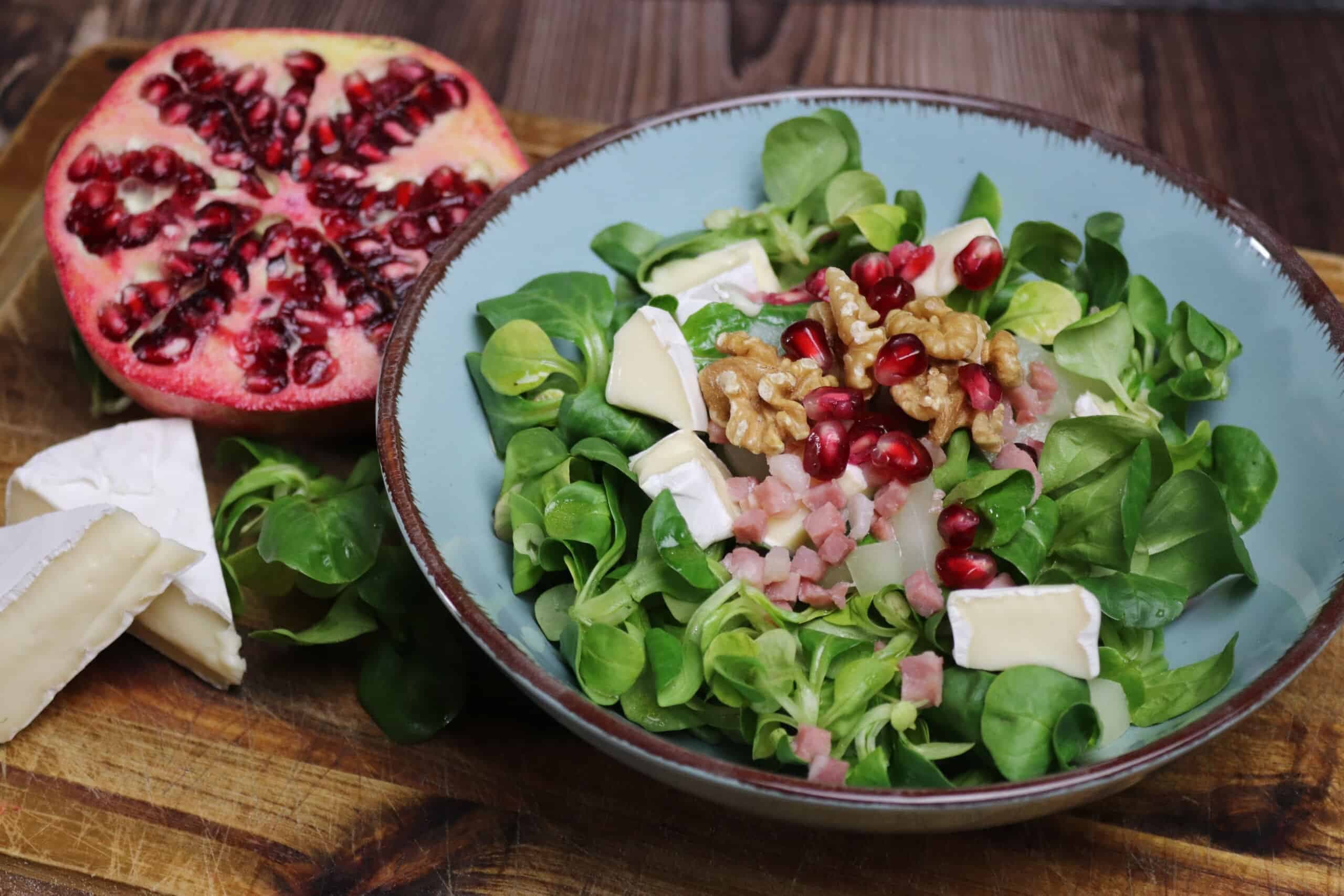 Feldsalat mit Birne und Camembert